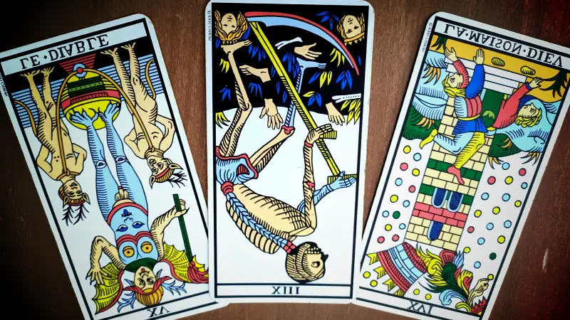 Interpretazione delle carte rovesciate nei Tarocchi - significato e sfumature